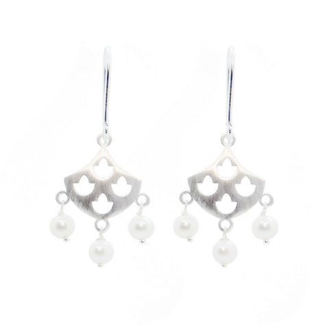 Tulip Pearl Earrings Silver